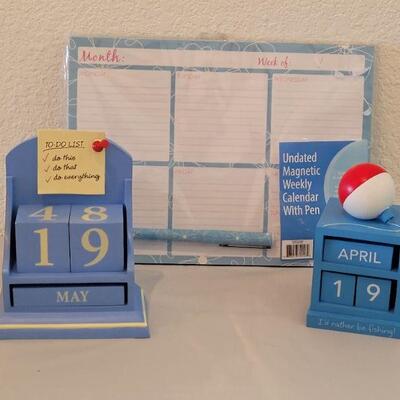 Lot 81: Calendar Blocks Deco & Magnetic Weekly Calendar 