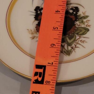 Lot 88: (4) Royal Bayreuth Butterfly China Plates