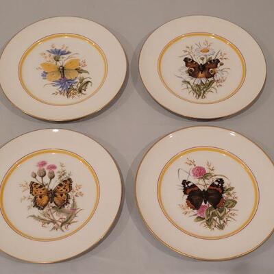 Lot 88: (4) Royal Bayreuth Butterfly China Plates
