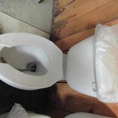 Ceramic Commercial Toilet Bowl and ProFlo Tank 1.6 GPF Choice Two 