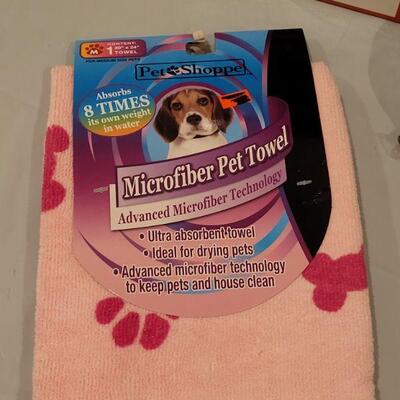 Lot 96: Kitty Bowl, Toy & Pet Towel 