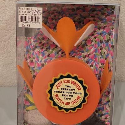 Lot 96: Kitty Bowl, Toy & Pet Towel 
