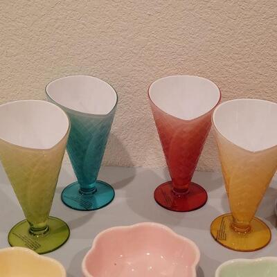 Lot 100: Vintage Ice Cream Dish Set 