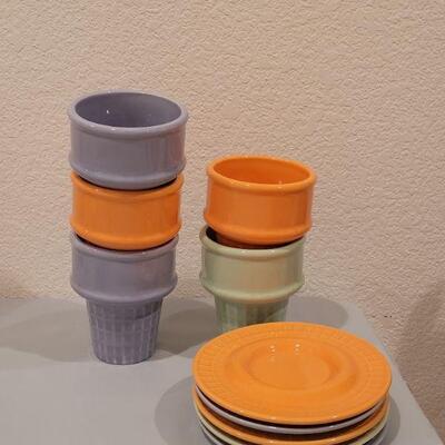 Lot 100: Vintage Ice Cream Dish Set 