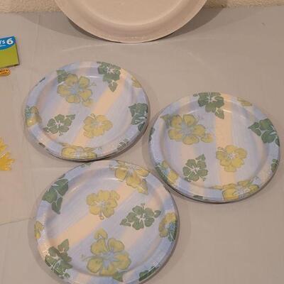 Lot 101: Beach Theme Disposable Plates and Window Gels