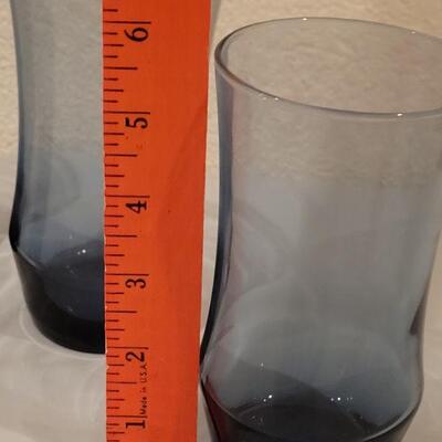 Lot 106: Medium Blue Tumblers