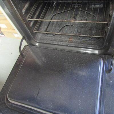 Whirlpool Electric Stove/Oven.  In Used Condition/Conditon Unknown.