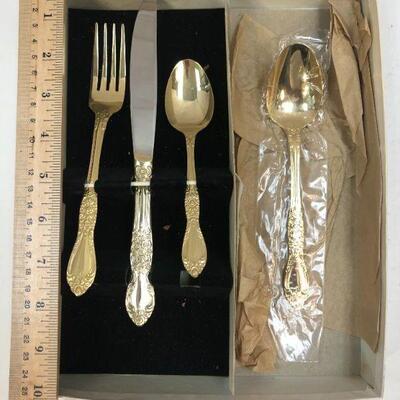 20 Piece Gold Tone Flatware Set New Service for 4