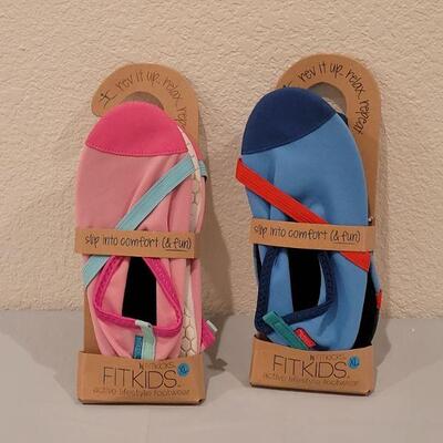Lot 121: Pink & Blue Fit Kids Shoes (XL: 3-4.5)