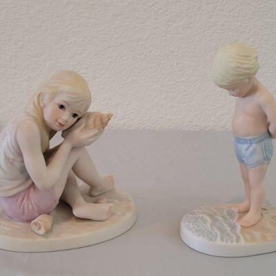 Lot 148: Frances Hook Figurines (one Signed)