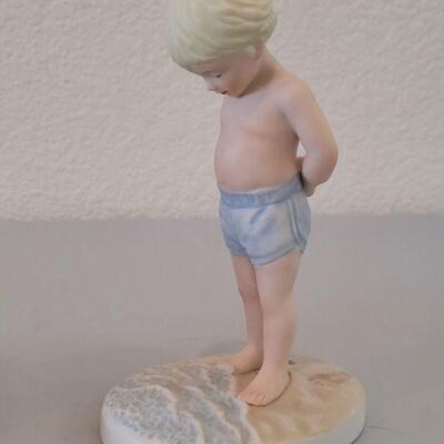 Lot 148: Frances Hook Figurines (one Signed)