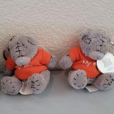 Lot 172: (4) Bear Keychain and (2) Mini Bear Gifts