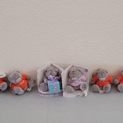 Lot 172: (4) Bear Keychain and (2) Mini Bear Gifts