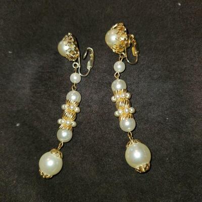 Vintage Pearl Dangle earrings 