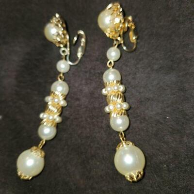 Vintage Pearl Dangle earrings 