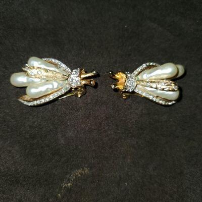 Vintage Bee Earrings 
