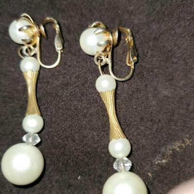 Vintage Gold Tone Dangle Earrings 