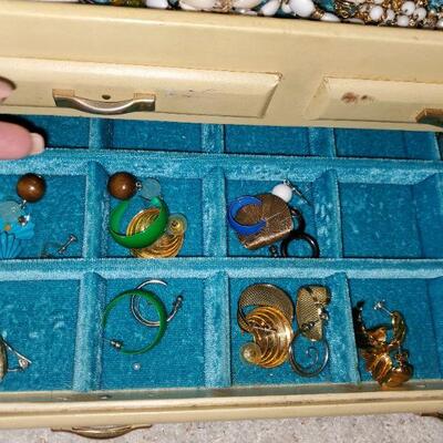 1960 Jewelry Box and Jewelry #82