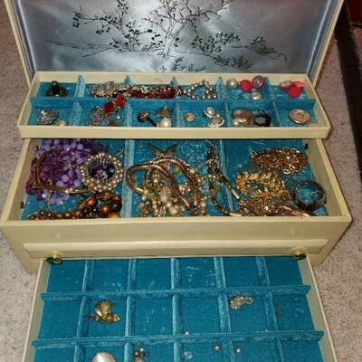 1950 Jewelry Box and Jewelry #74