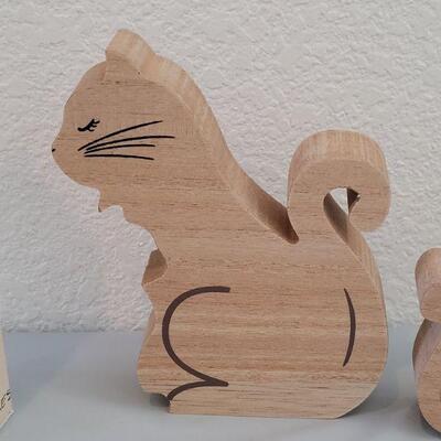 Lot 200: (2) GANZ Wood Cats & Desk Cat Chime