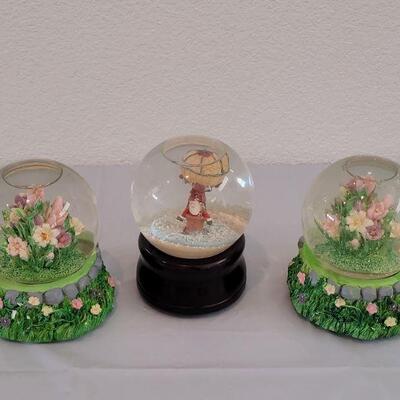 Lot 201: (3) Smithsonian Institute Water Globes