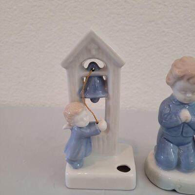 Lot 206: Vintage Blue & White Figurines 