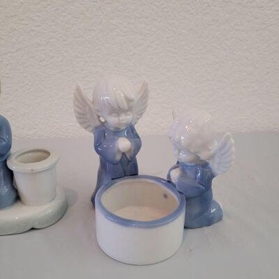 Lot 206: Vintage Blue & White Figurines 