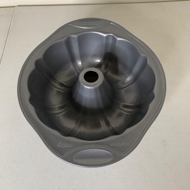Wilton Bundt Cake and Spring Form Pan and Pampered Chef Decorator