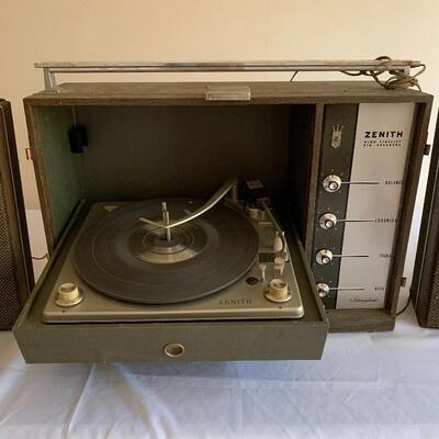 Lot 1 - Zenith Stereophonic Portable Record Player