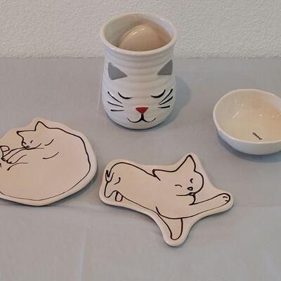 Lot 219: Cat Coffee Cup & Deco