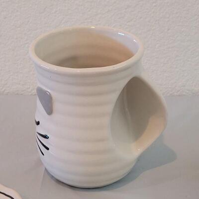 Lot 219: Cat Coffee Cup & Deco