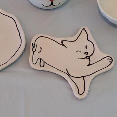 Lot 219: Cat Coffee Cup & Deco