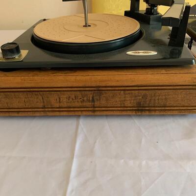 Lot 2 - Four Heathkit turntables with booklets