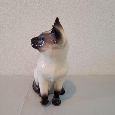 Lot 224: Large Beswick Siamese Cat