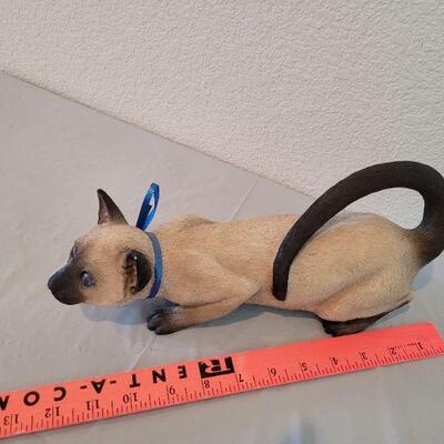 Lot 225: Heavy Siamese Cat Deco