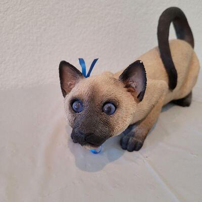 Lot 225: Heavy Siamese Cat Deco