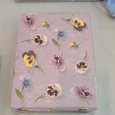 Lot 227: Photo Albums, Notecard Set and Photo Frame
