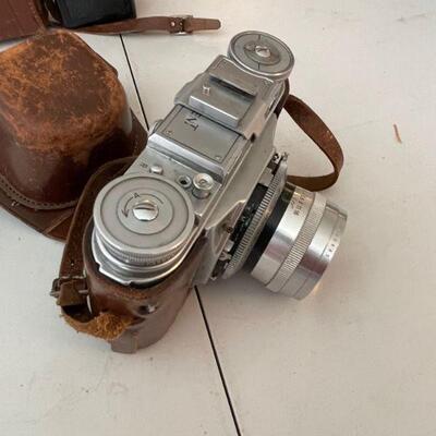 Voighlander 35mm camera / case 