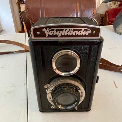 Voightlander box camera / leather case