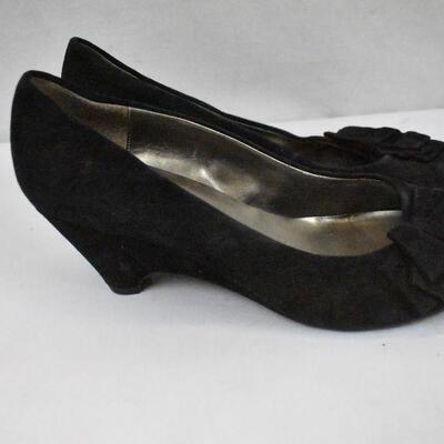 2 Pairs Women's Shoes, Black Pumps size 9.5, Gray Booties size 9