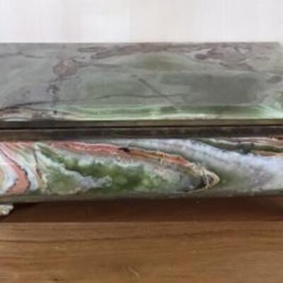 E113 - Large & Awesome Onyx Jewelry Box