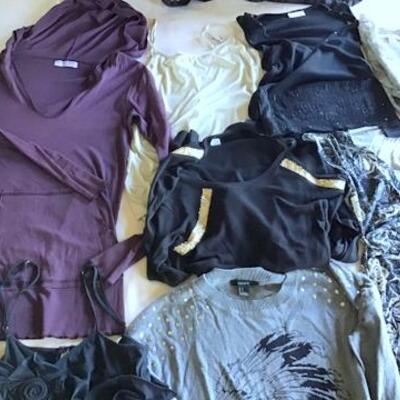 C109 - 12 Pc Clothing Lot - All Tops