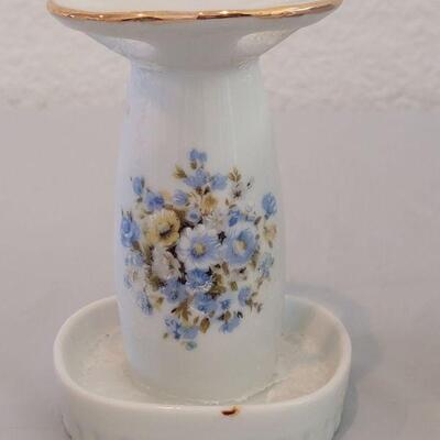 Lot 258: Otagiri Picture Frame, Kleenex Box Cover, Polka Dot Trinket and China Toothbrush Holder & Cup