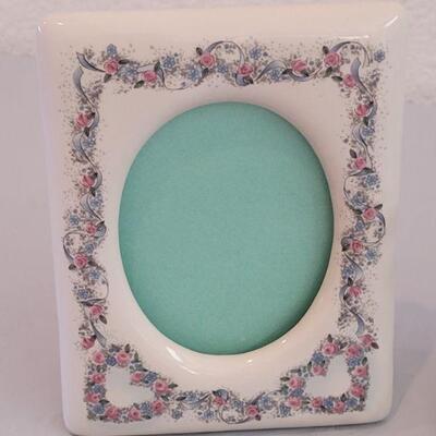 Lot 258: Otagiri Picture Frame, Kleenex Box Cover, Polka Dot Trinket and China Toothbrush Holder & Cup