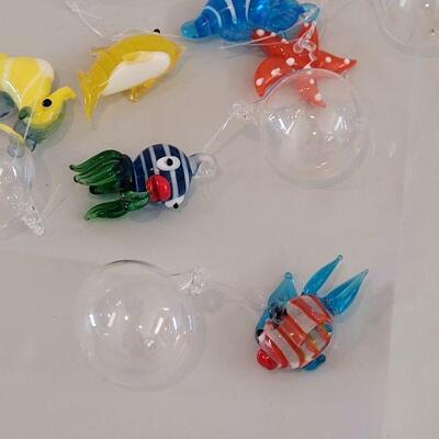 Lot 259: Glass floating Fish and Fish Chunked Glass Suncatcher 