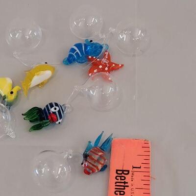 Lot 259: Glass floating Fish and Fish Chunked Glass Suncatcher 