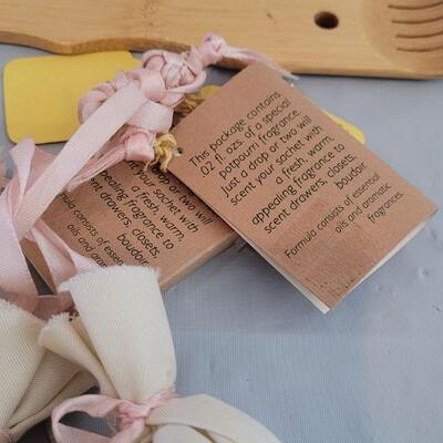 Lot 269: Potpourri Pouches, Spa Candles, Soaps, Bath Gels and Back Scratcher