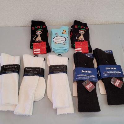 Lot 273: New Socks Lot (Murano Wool, Christmas, Cats & Dogs, Acrylic Blend