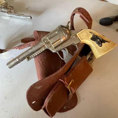 Pair of Hubley cap guns with belt and holsters 
