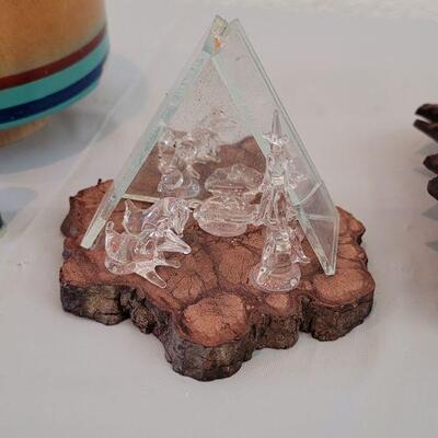 Lot 279: Miniature Glass, Oberammergauer Schnitzarbeit Wood and Rotating MusicalNativity 